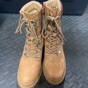 Combat boots like new 6.5